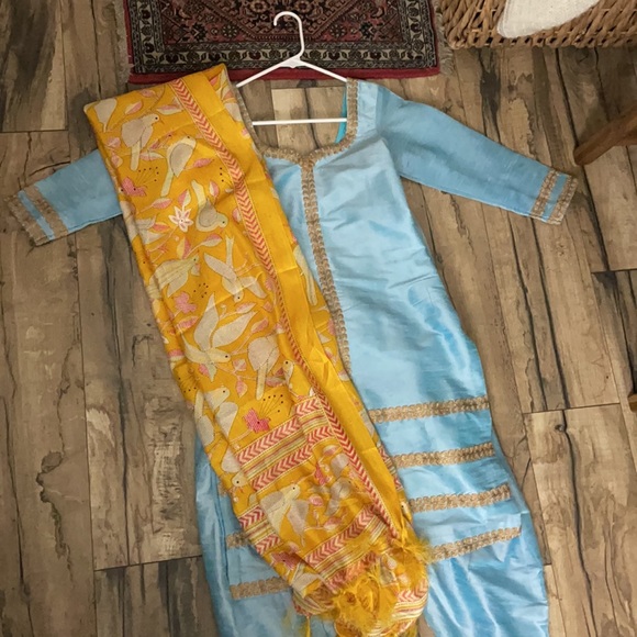 Indian Punjabi Patiala Salwar Suit - Picture 5 of 5